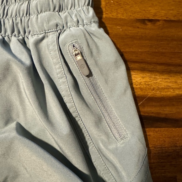 Lululemon tracker shorts size 4 - Picture 4 of 6